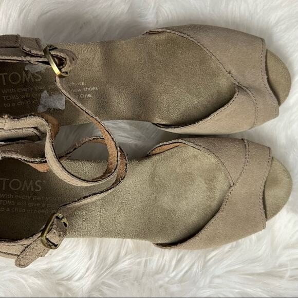 625. TOMS Wedge Sandals 7 - Picture 7 of 8